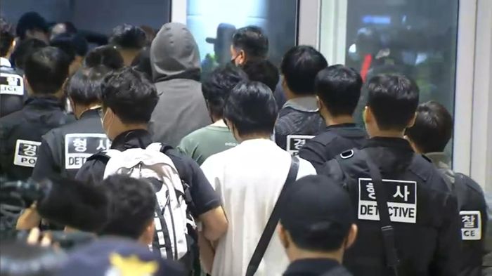 ‘캄보디아 구금’ 한국인 64명 전세기 송환…전원 체포 후 전국 경찰서로 압송
