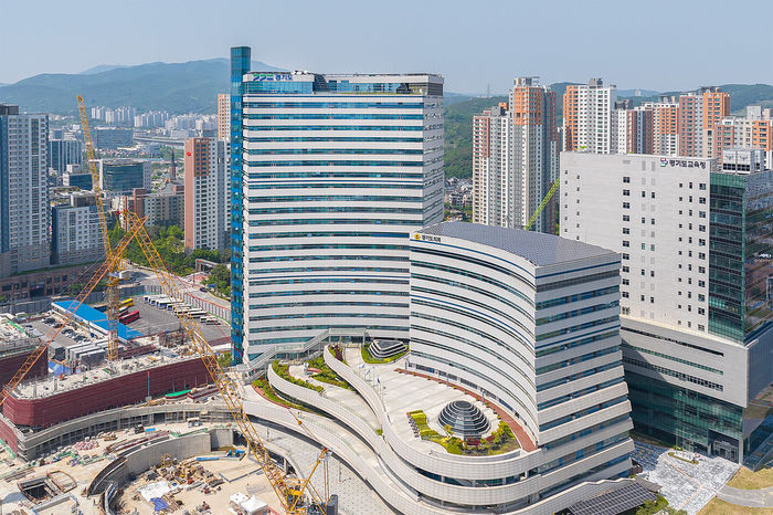새단장 노숙인 일시보호소시설에서 수원다시서기종합지원센터 20주년 기념식 열려